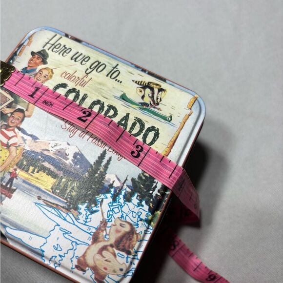 3.5” Authentic Fossil Watch Tin Collectors Item Excellent Preloved Condition - Picture 6 of 6